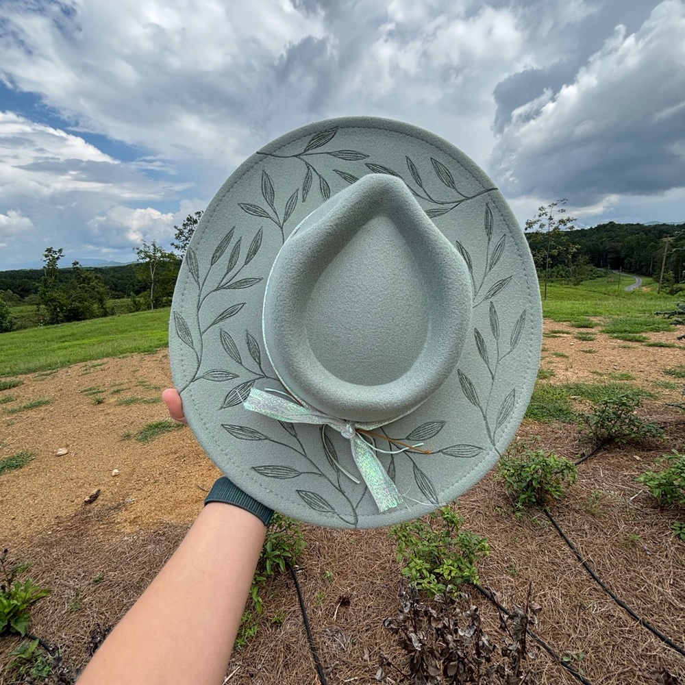 Children’s Elegant Leaf-Patterned Hat in Sage Green